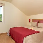 別荘 Spacious House With Pool In *