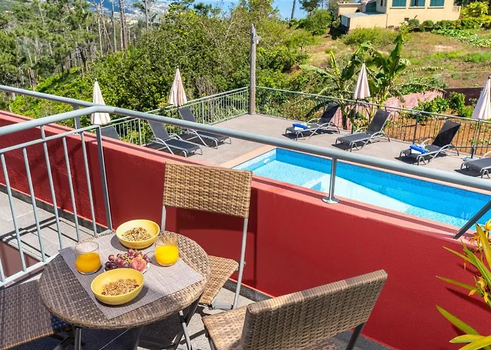 Spacious House With Pool In Prazeres