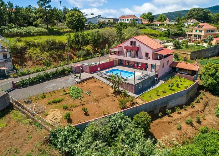 Ferienhaus Spacious House With Pool In Prazeres