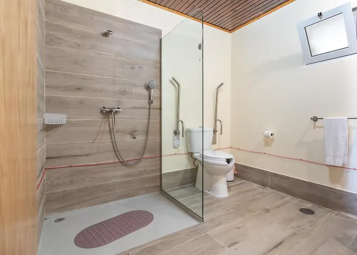 Spacious House With Pool In * Prazeres