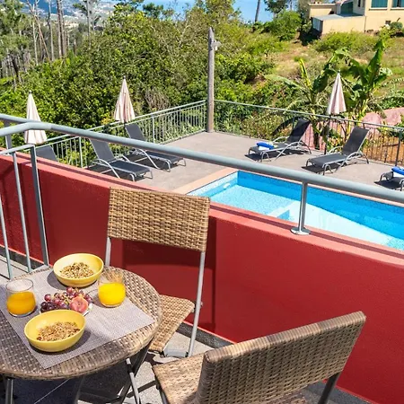 Spacious House With Pool In Prazeres