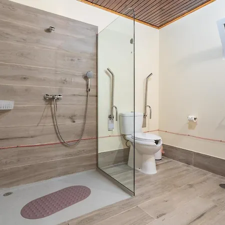 Spacious House With Pool In * Prazeres