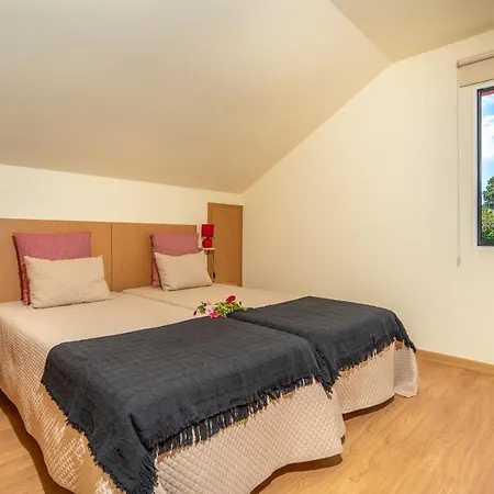 Spacious House With Pool In Ferienhaus Prazeres