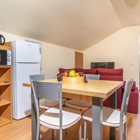 Spacious House With Pool In Σπίτι διακοπών Prazeres