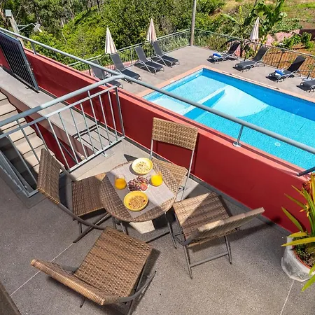 Spacious House With Pool In Prazeres