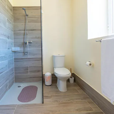 Spacious House With Pool In Prazeres