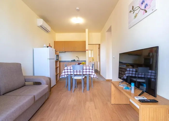 Spacious House With Pool In Prazeres